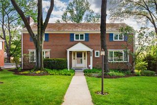 1155 Folkstone Dr, Mt Lebanon, PA 15243