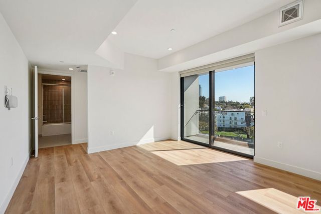 10431 Santa Monica Boulevard 204, Los Angeles, CA 90025