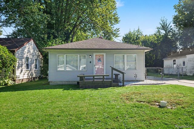 39276 Charbeneau Street, Clinton Charter Township, MI 48036