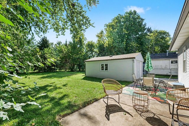 39276 Charbeneau Street, Clinton Charter Township, MI 48036