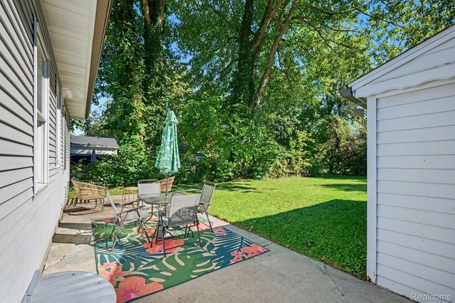 39276 Charbeneau Street, Clinton Charter Township, MI 48036