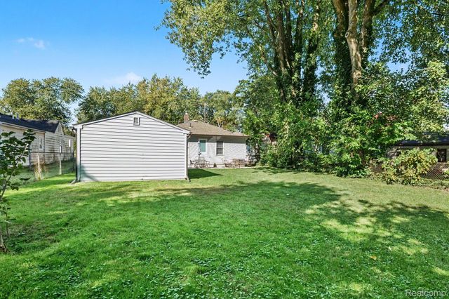 39276 Charbeneau Street, Clinton Charter Township, MI 48036