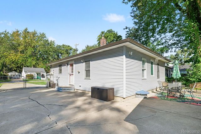 39276 Charbeneau Street, Clinton Charter Township, MI 48036