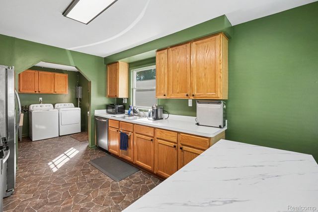 39276 Charbeneau Street, Clinton Charter Township, MI 48036