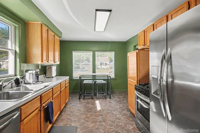 39276 Charbeneau Street, Clinton Charter Township, MI 48036