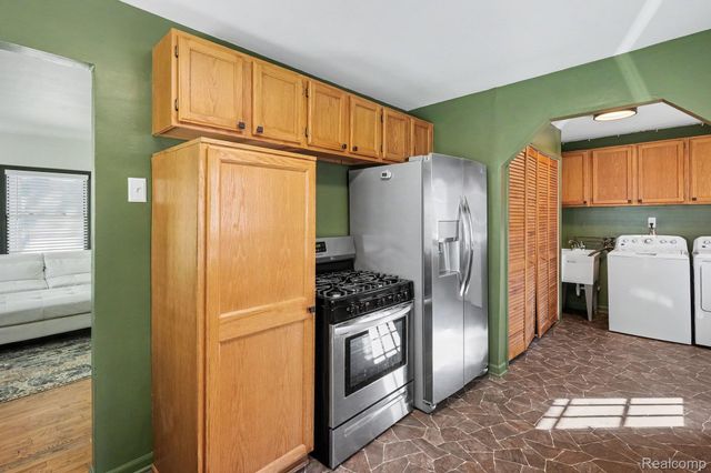 39276 Charbeneau Street, Clinton Charter Township, MI 48036