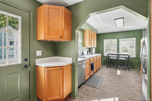 39276 Charbeneau Street, Clinton Charter Township, MI 48036