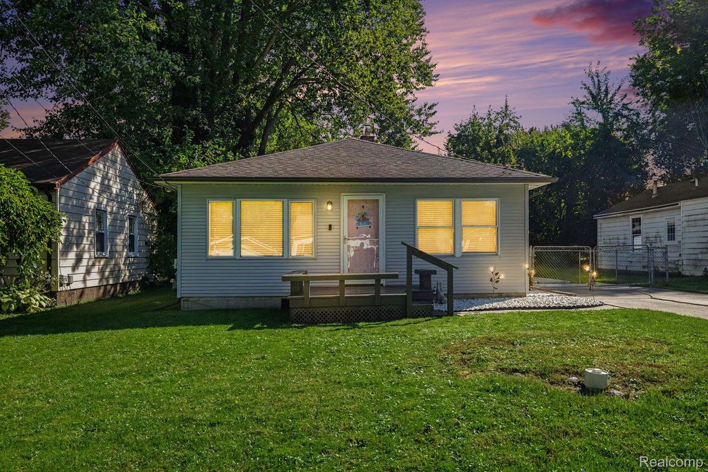 39276 Charbeneau Street, Clinton Charter Township, MI 48036