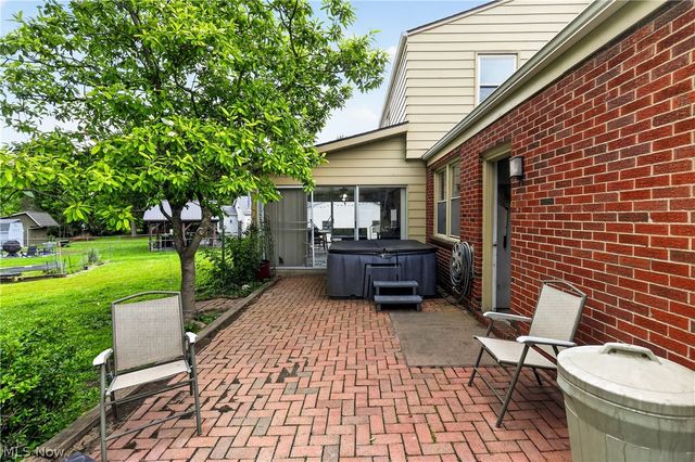 2801 Reeves Road NE, Warren, OH 44483