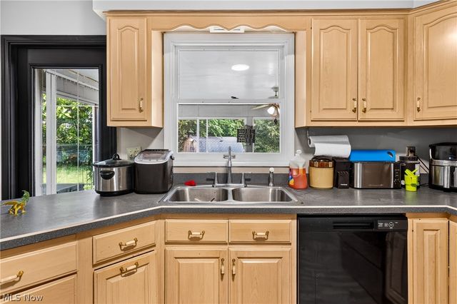 2801 Reeves Road NE, Warren, OH 44483