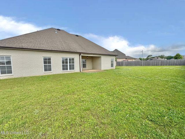 2237 Redbud Cove, Southaven, MS 38672