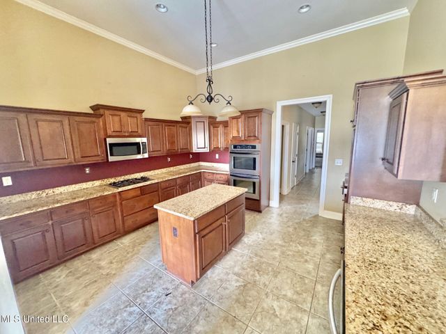 2237 Redbud Cove, Southaven, MS 38672