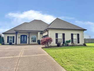 2237 Redbud Cove, Southaven, MS 38672