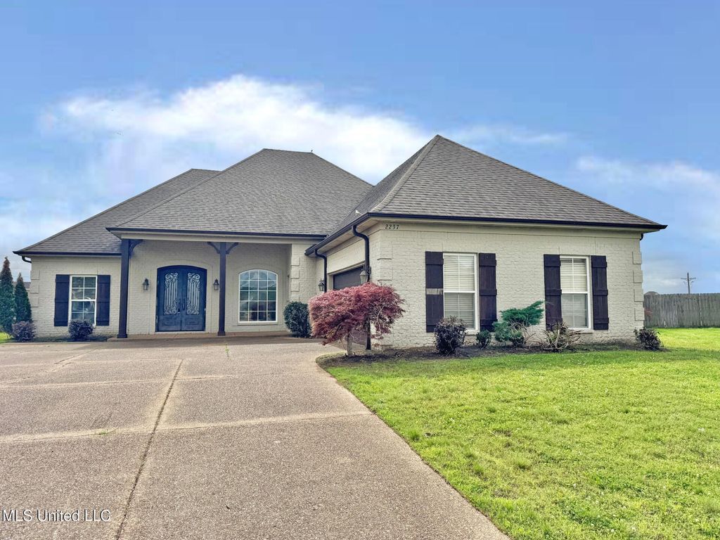 2237 Redbud Cove, Southaven, MS 38672