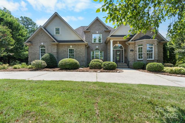 2301 Willow Creek Drive, Newton, NC 28658