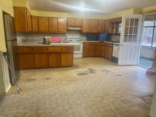 22 Church Street, Burke, VT 05871