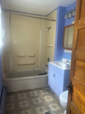 22 Church Street, Burke, VT 05871