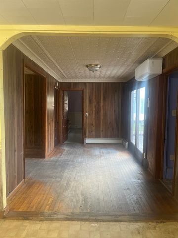 22 Church Street, Burke, VT 05871