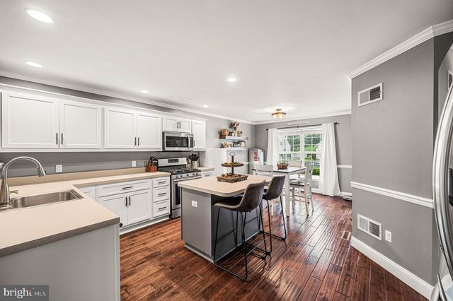 2066 ROLLING MEADOW DR, Macungie, PA 18062