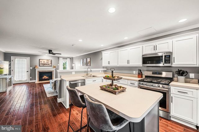 2066 ROLLING MEADOW DR, Macungie, PA 18062
