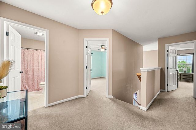 2066 ROLLING MEADOW DR, Macungie, PA 18062