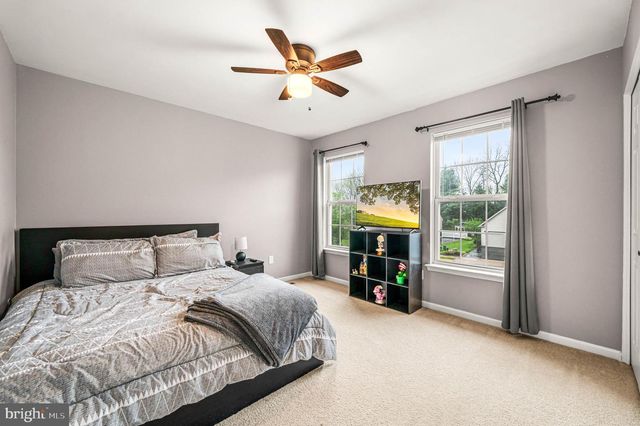 2066 ROLLING MEADOW DR, Macungie, PA 18062