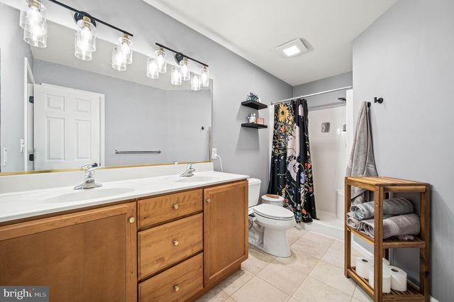 2066 ROLLING MEADOW DR, Macungie, PA 18062