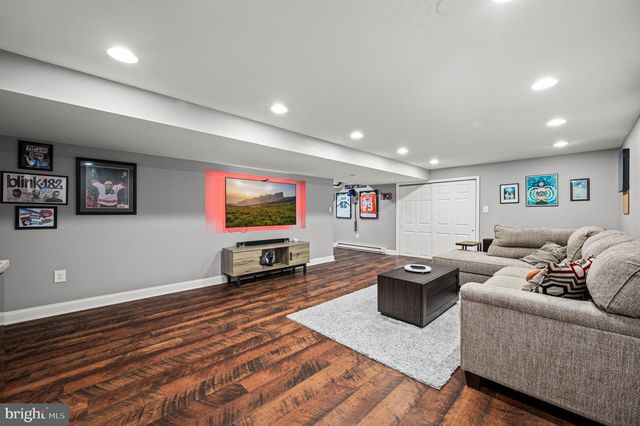 2066 ROLLING MEADOW DR, Macungie, PA 18062