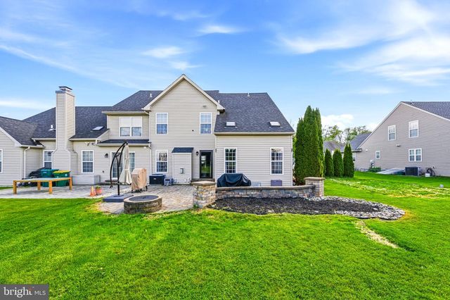 2066 ROLLING MEADOW DR, Macungie, PA 18062