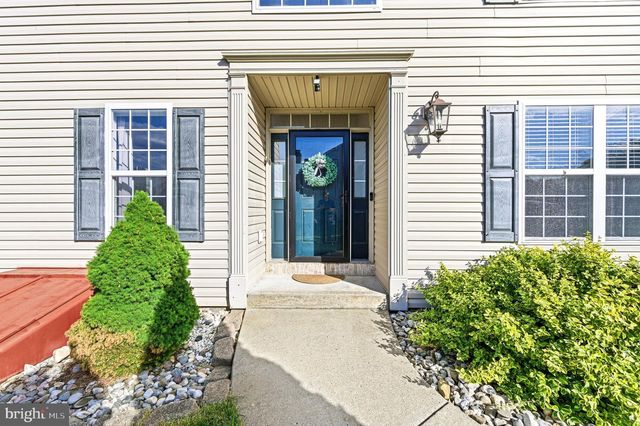 2066 ROLLING MEADOW DR, Macungie, PA 18062