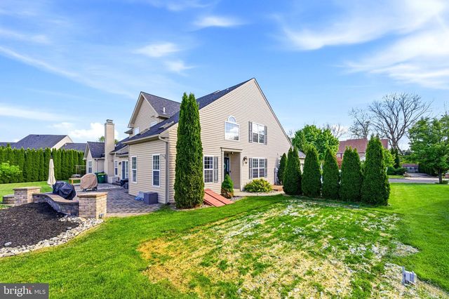 2066 ROLLING MEADOW DR, Macungie, PA 18062