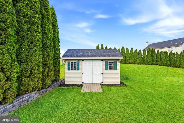2066 ROLLING MEADOW DR, Macungie, PA 18062