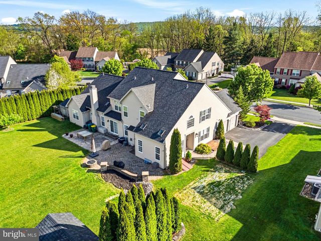 2066 ROLLING MEADOW DR, Macungie, PA 18062