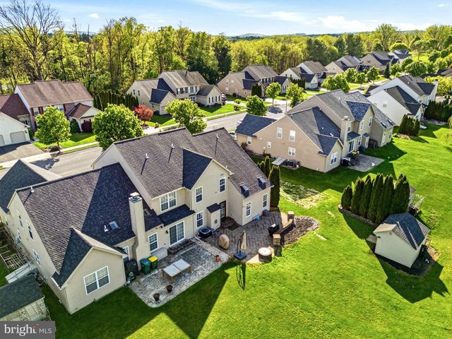 2066 ROLLING MEADOW DR, Macungie, PA 18062