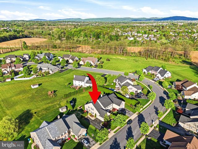 2066 ROLLING MEADOW DR, Macungie, PA 18062
