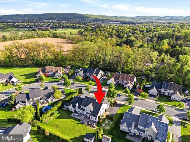 2066 ROLLING MEADOW DR, Macungie, PA 18062
