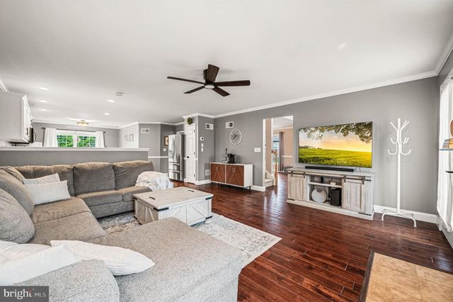 2066 ROLLING MEADOW DR, Macungie, PA 18062