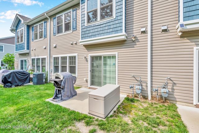 17 Rockingham Way, Manchester, NJ 08759
