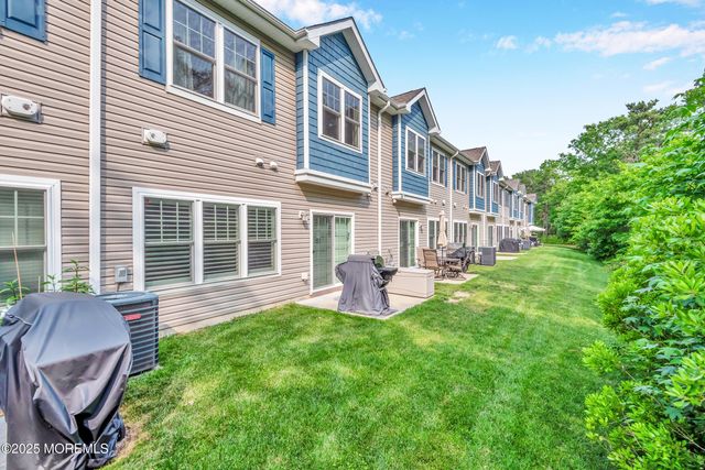 17 Rockingham Way, Manchester, NJ 08759