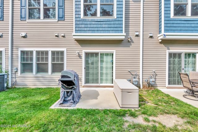 17 Rockingham Way, Manchester, NJ 08759