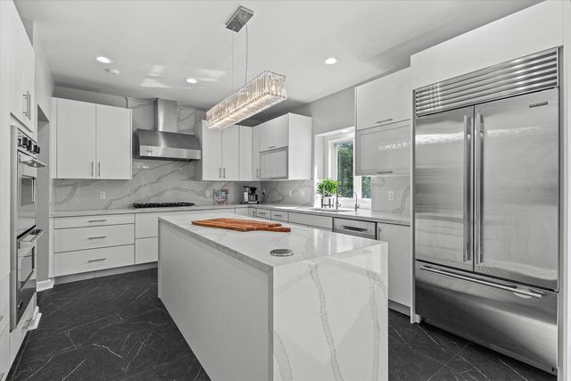 2751 W Deer Creek COURT, River Hills, WI 53217