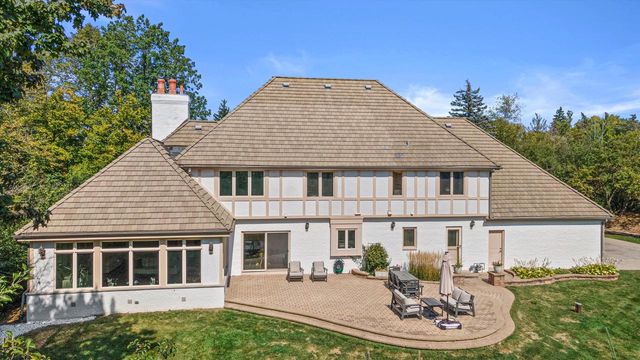 2751 W Deer Creek COURT, River Hills, WI 53217