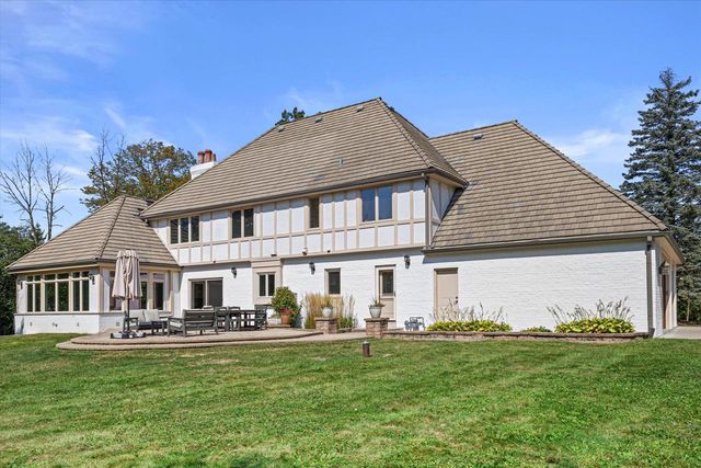 2751 W Deer Creek COURT, River Hills, WI 53217