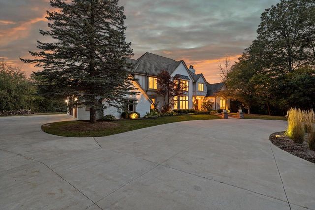 2751 W Deer Creek COURT, River Hills, WI 53217