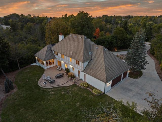 2751 W Deer Creek COURT, River Hills, WI 53217