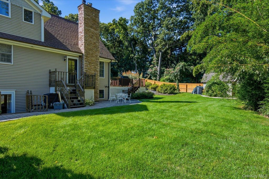 24 Sylvan Lane, Miller Place, NY 11764 — photo 3