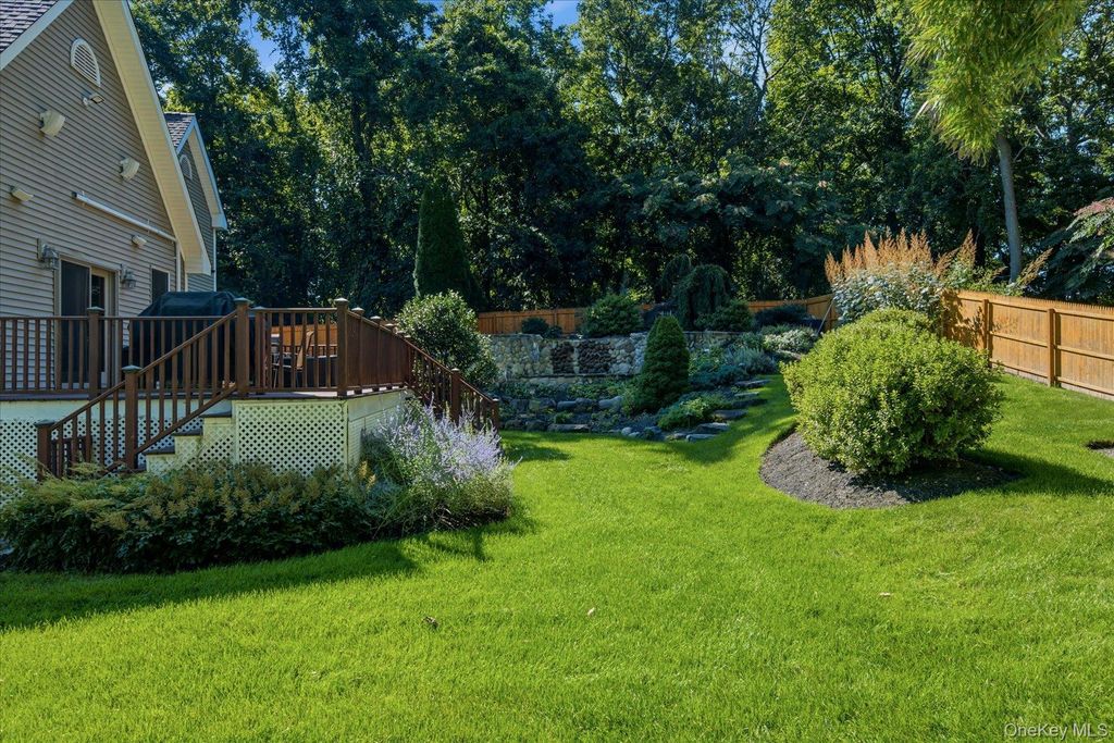24 Sylvan Lane, Miller Place, NY 11764 — photo 4