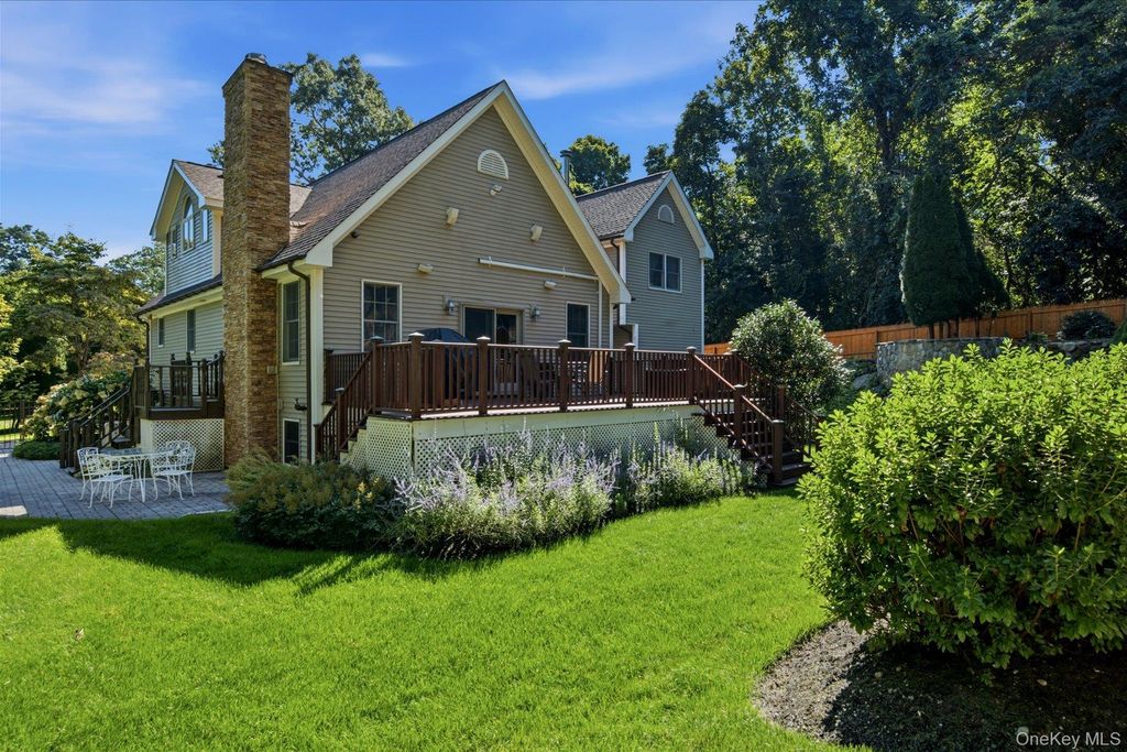 24 Sylvan Lane, Miller Place, NY 11764 — photo 5