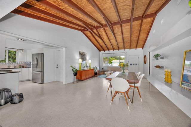 5750 SW 52nd Ter, South Miami, FL 33155