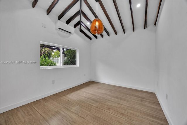 5750 SW 52nd Ter, South Miami, FL 33155